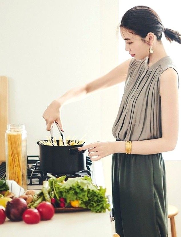 Sau tuổi 35, thứ dễ tăng nhất kh&ocirc;ng phải thu nhập m&agrave; l&agrave; ti&ecirc;u chuẩn sống: Nếu kh&ocirc;ng kiểm so&aacute;t, c&agrave;ng l&agrave;m l&acirc;u c&agrave;ng kh&oacute; t&iacute;ch lũy - Ảnh 1.