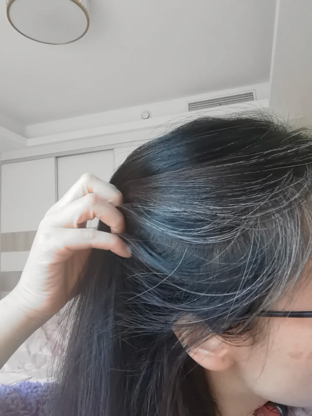 V&igrave; sao ng&agrave;y c&agrave;ng nhiều phụ nữ trung ni&ecirc;n chọn để t&oacute;c bạc tự nhi&ecirc;n, kh&ocirc;ng nhuộm đen? - Ảnh 4.
