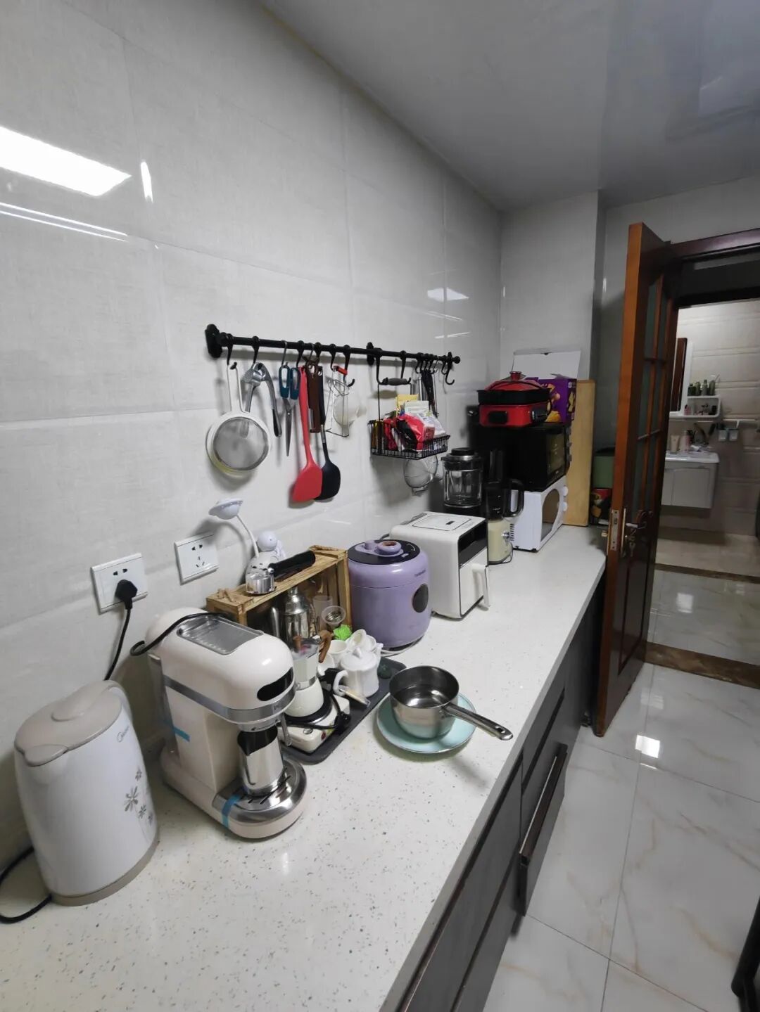 Sau một lần dọn nhà thật kỹ, tôi quyết không mua lại 6 món này: Tốn tiền, chiếm chỗ, càng dùng càng thấy mệt - Ảnh 3.