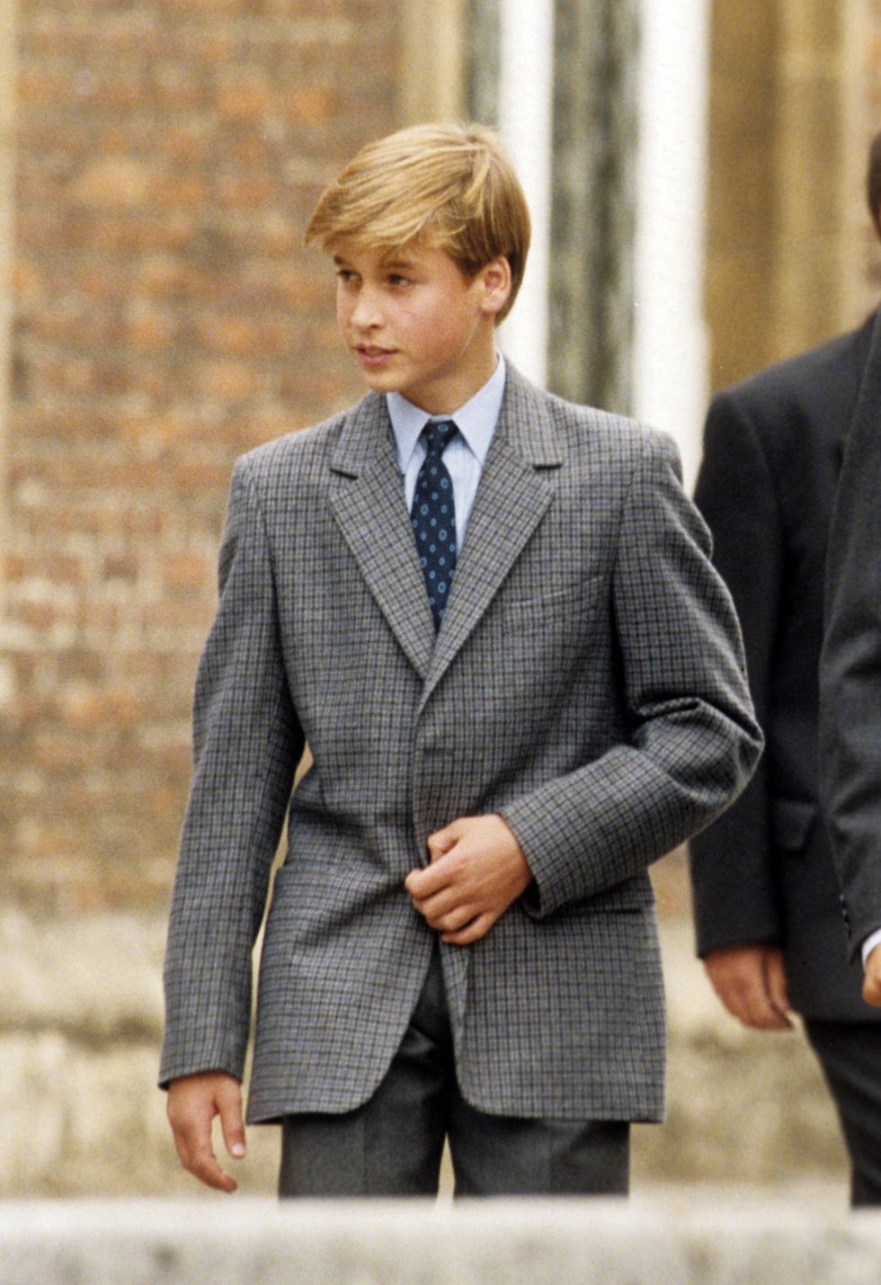 Những h&igrave;nh ảnh hiếm hoi của Th&acirc;n vương William v&agrave; Vương tử Harry thời đi học Eton, 31 năm sau đến lượt Ho&agrave;ng tử George - Ảnh 3.