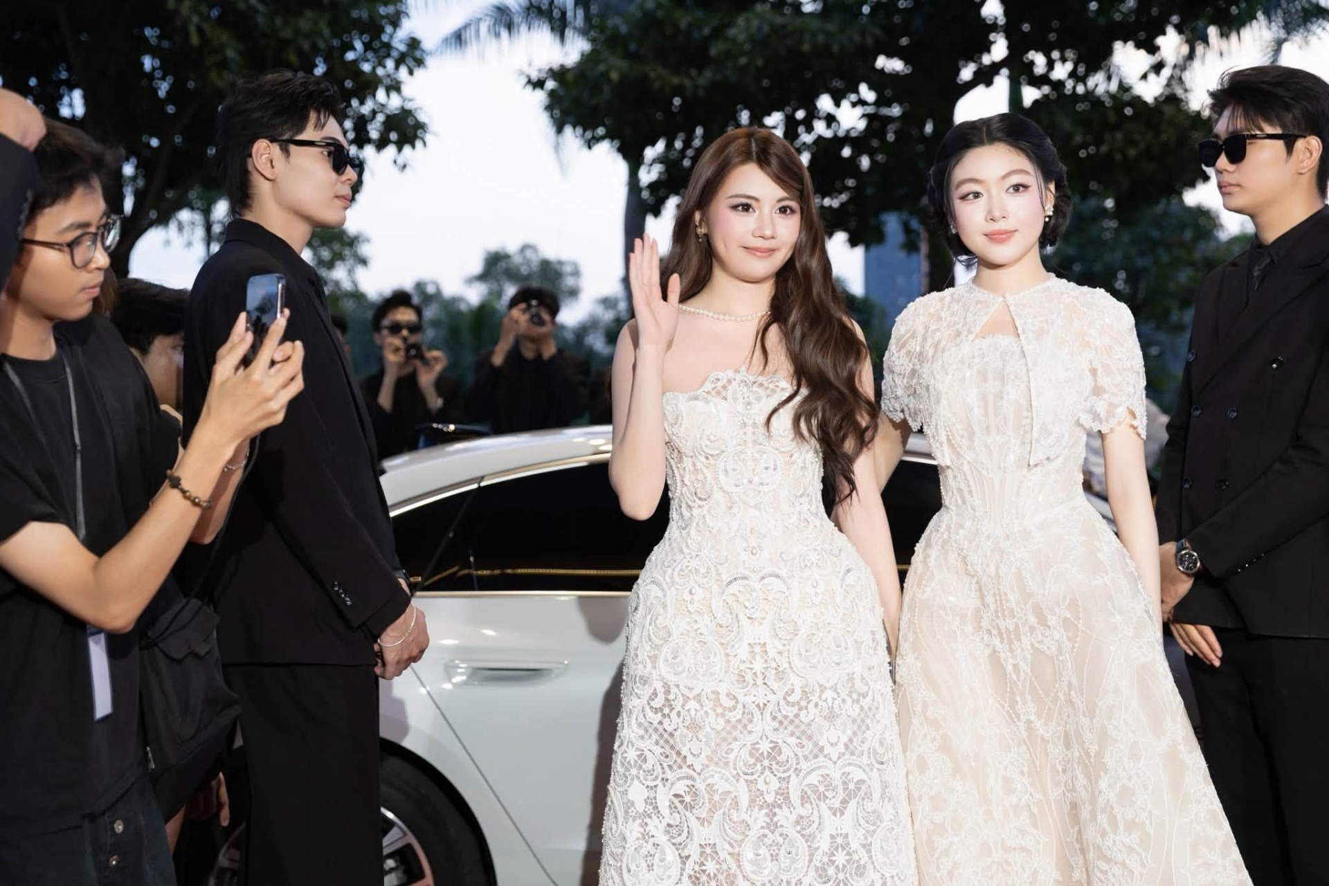 NTK Chung Thanh Phong h&eacute; lộ v&aacute;y cưới đặc biệt cho c&ocirc; d&acirc;u th&aacute;ng 9 trong Showbiz Việt - Ảnh 4.