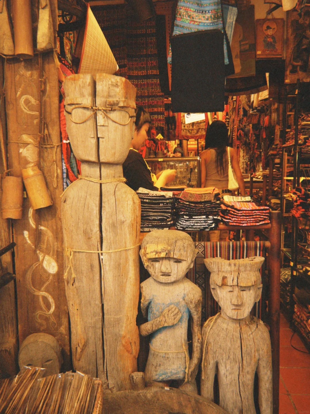 Kh&aacute;ch Trung Quốc du lịch H&agrave; Nội kh&aacute;m ph&aacute; 7 cửa h&agrave;ng vintage gi&aacute; chỉ Từ 50 . 000 Đồng - Ảnh 5.