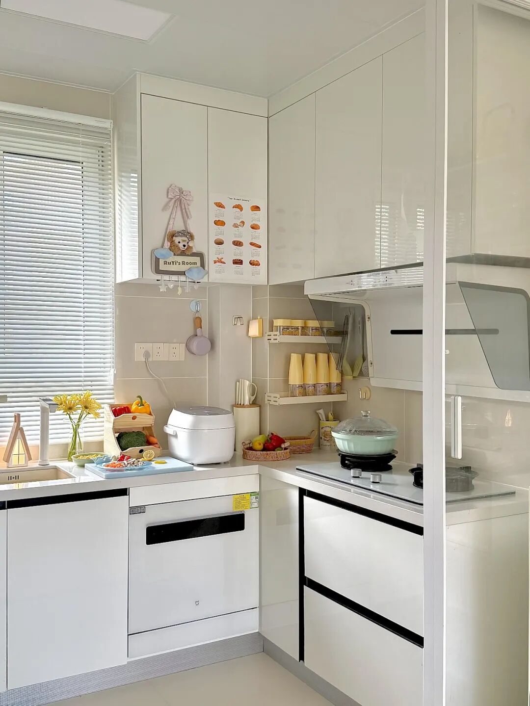 Sau một lần dọn nhà thật kỹ, tôi quyết không mua lại 6 món này: Tốn tiền, chiếm chỗ, càng dùng càng thấy mệt - Ảnh 4.