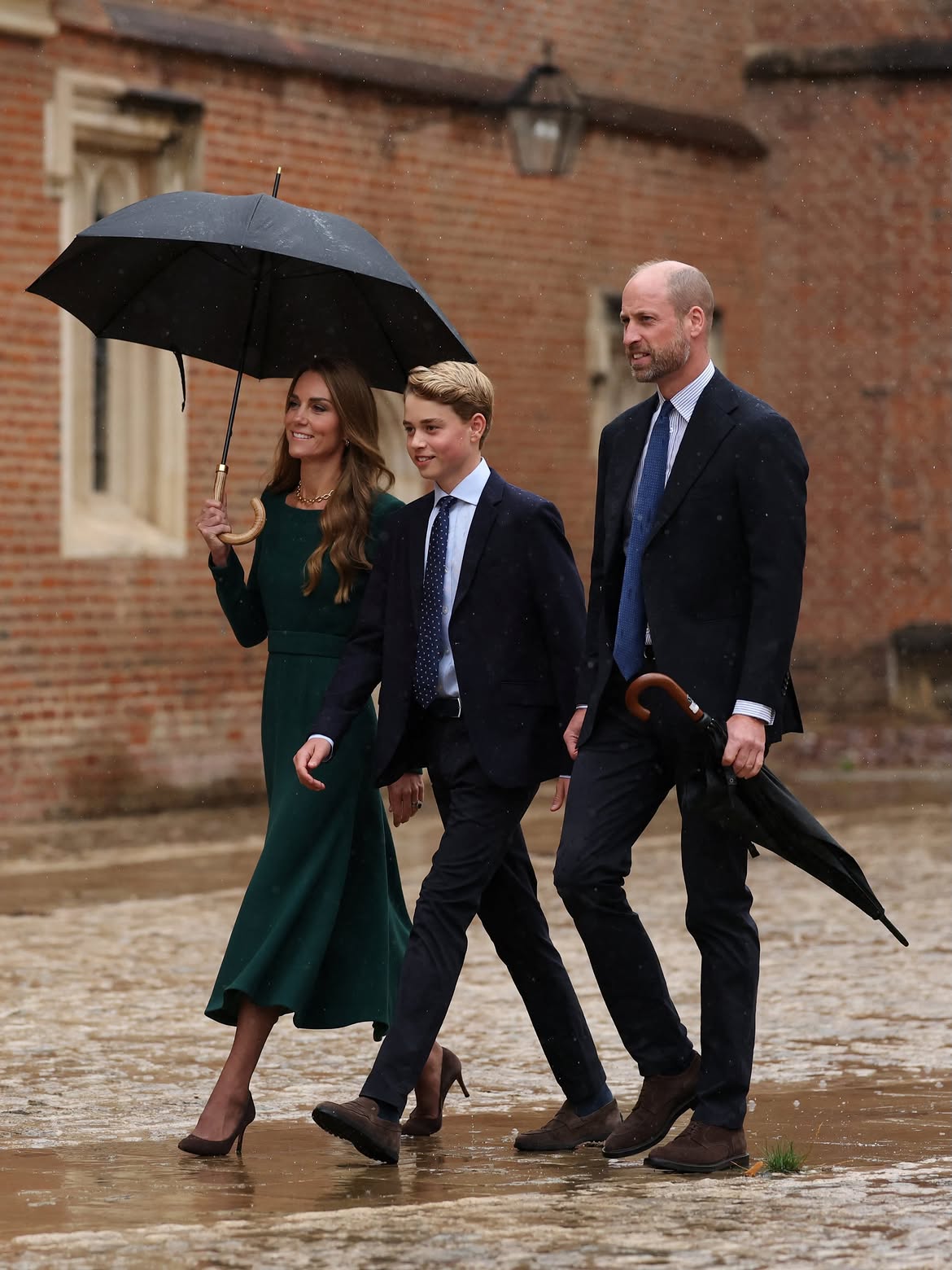 Những h&igrave;nh ảnh hiếm hoi của Th&acirc;n vương William v&agrave; Vương tử Harry thời đi học Eton, 31 năm sau đến lượt Ho&agrave;ng tử George - Ảnh 28.