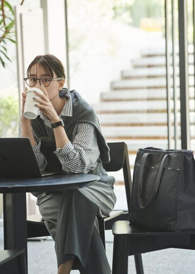 Sau tuổi 35, thứ dễ tăng nhất kh&ocirc;ng phải thu nhập m&agrave; l&agrave; ti&ecirc;u chuẩn sống: Nếu kh&ocirc;ng kiểm so&aacute;t, c&agrave;ng l&agrave;m l&acirc;u c&agrave;ng kh&oacute; t&iacute;ch lũy - Ảnh 4.