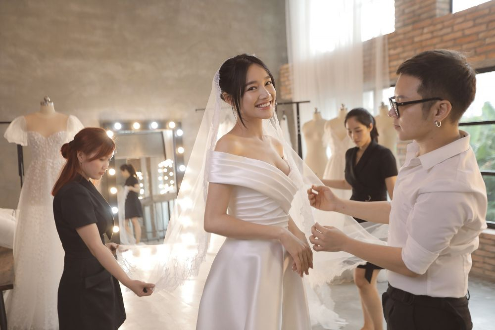 NTK Chung Thanh Phong h&eacute; lộ v&aacute;y cưới đặc biệt cho c&ocirc; d&acirc;u th&aacute;ng 9 trong Showbiz Việt - Ảnh 8.