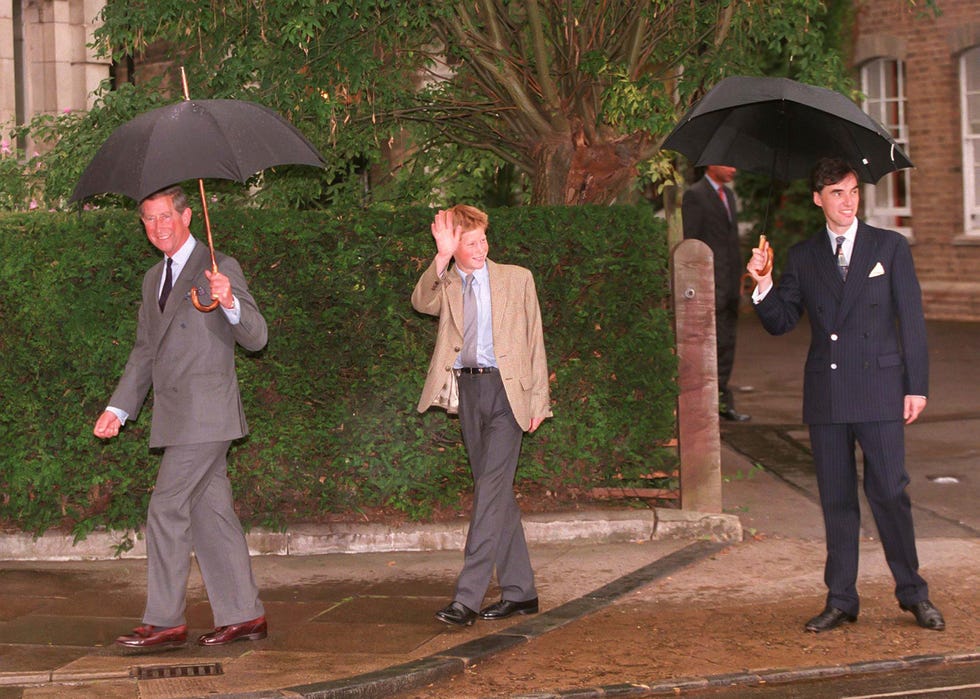 Những h&igrave;nh ảnh hiếm hoi của Th&acirc;n vương William v&agrave; Vương tử Harry thời đi học Eton, 31 năm sau đến lượt Ho&agrave;ng tử George - Ảnh 14.