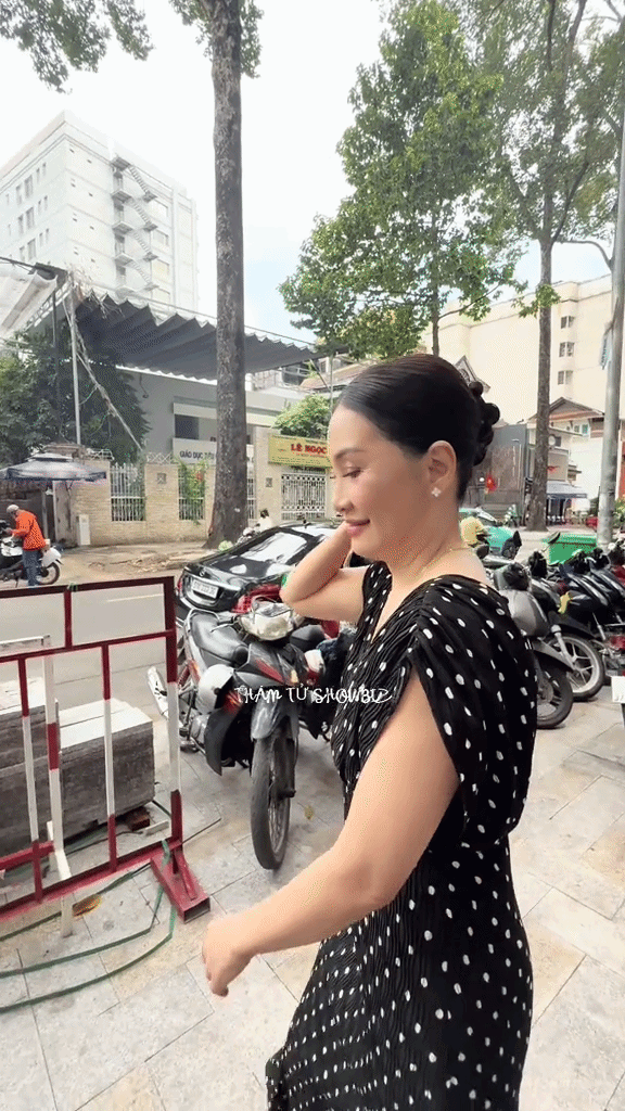 Hồng Đ&agrave;o cải l&atilde;o ho&agrave;n đồng ở tuổi 63 với phong c&aacute;ch thời trang đậm chất H&agrave;n - Ảnh 6.