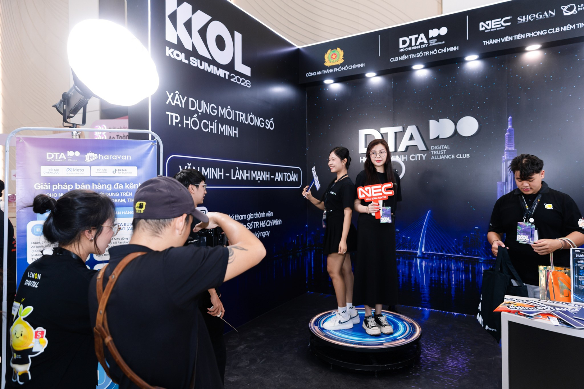 KOL Summit 2026: Trải nghiệm độc đ&aacute;o v&agrave; hoạt động kết nối tại sự kiện lớn nhất năm - Ảnh 12.