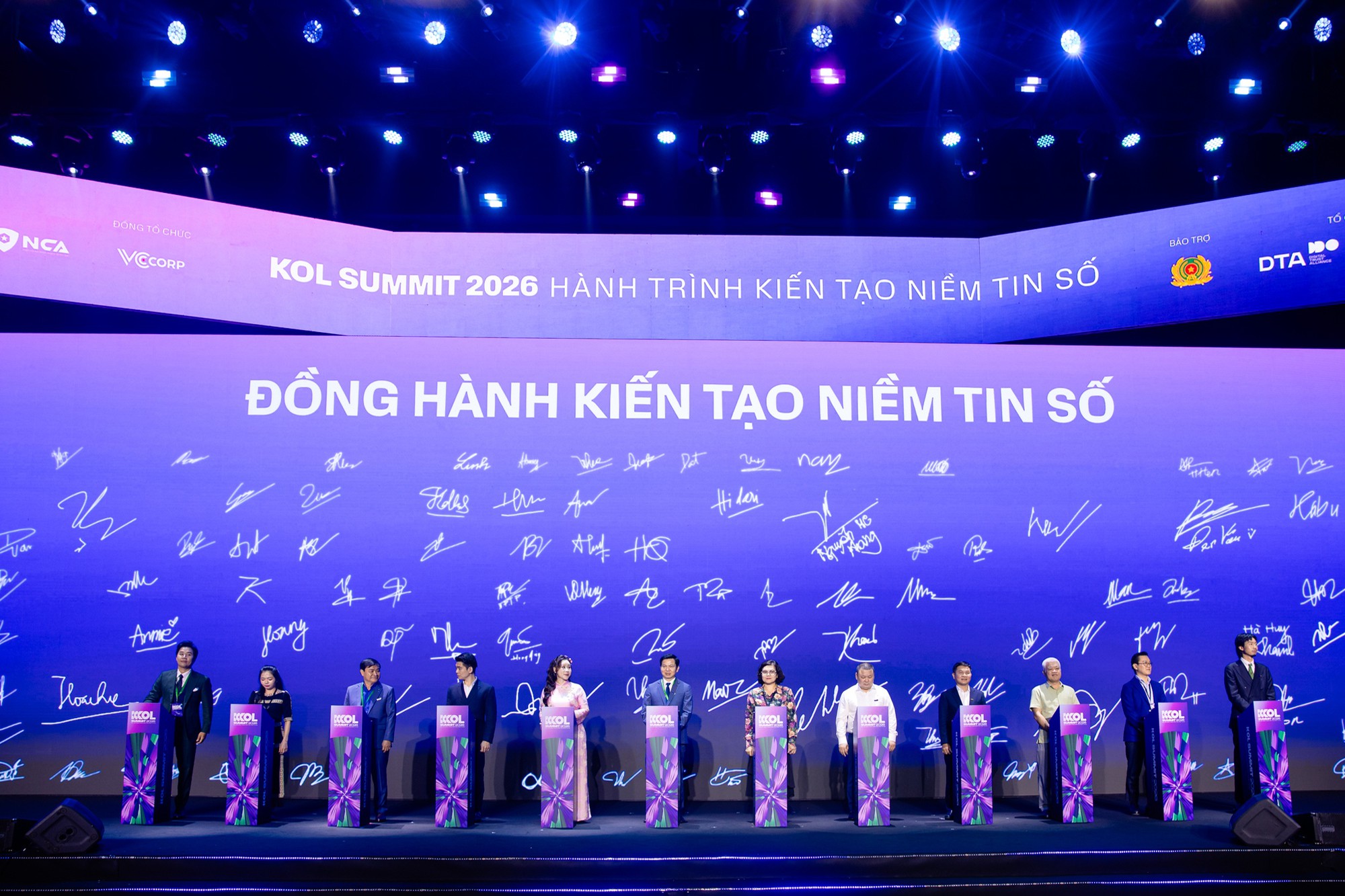 KOL Summit 2026: Khoảnh khắc đặc biệt trong hành trình kiến tạo Niềm tin số - Ảnh 7. KOL Summit 2026: Khoảnh khắc đặc biệt trong hành trình kiến tạo Niềm tin số - Ảnh 7.