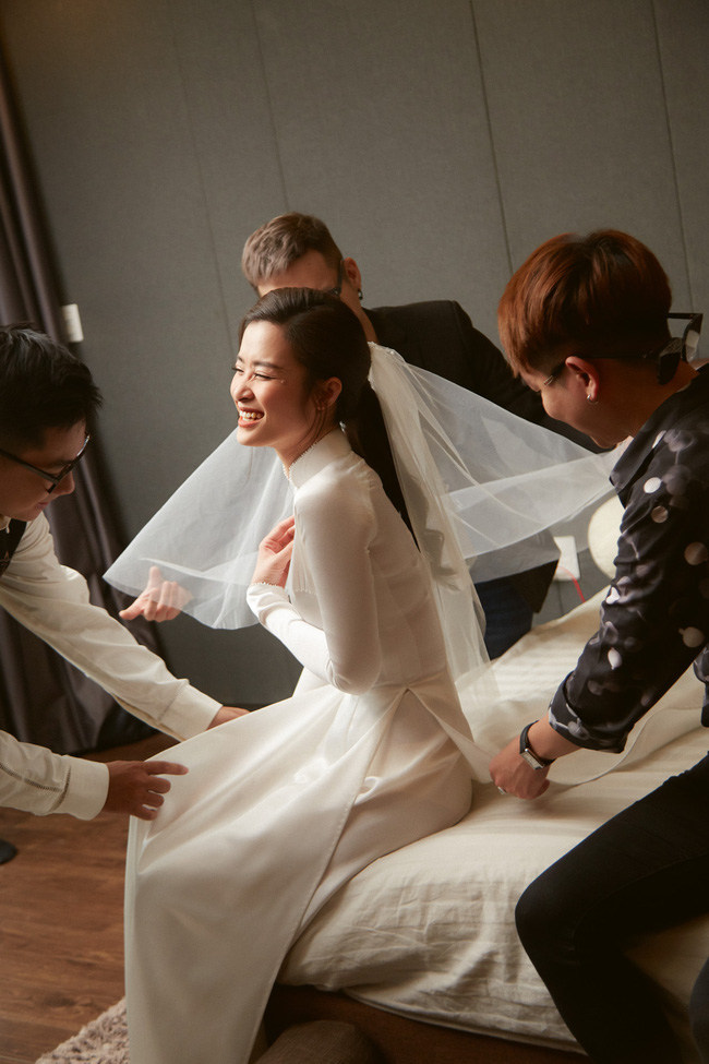 NTK Chung Thanh Phong h&eacute; lộ v&aacute;y cưới đặc biệt cho c&ocirc; d&acirc;u th&aacute;ng 9 trong Showbiz Việt - Ảnh 6.