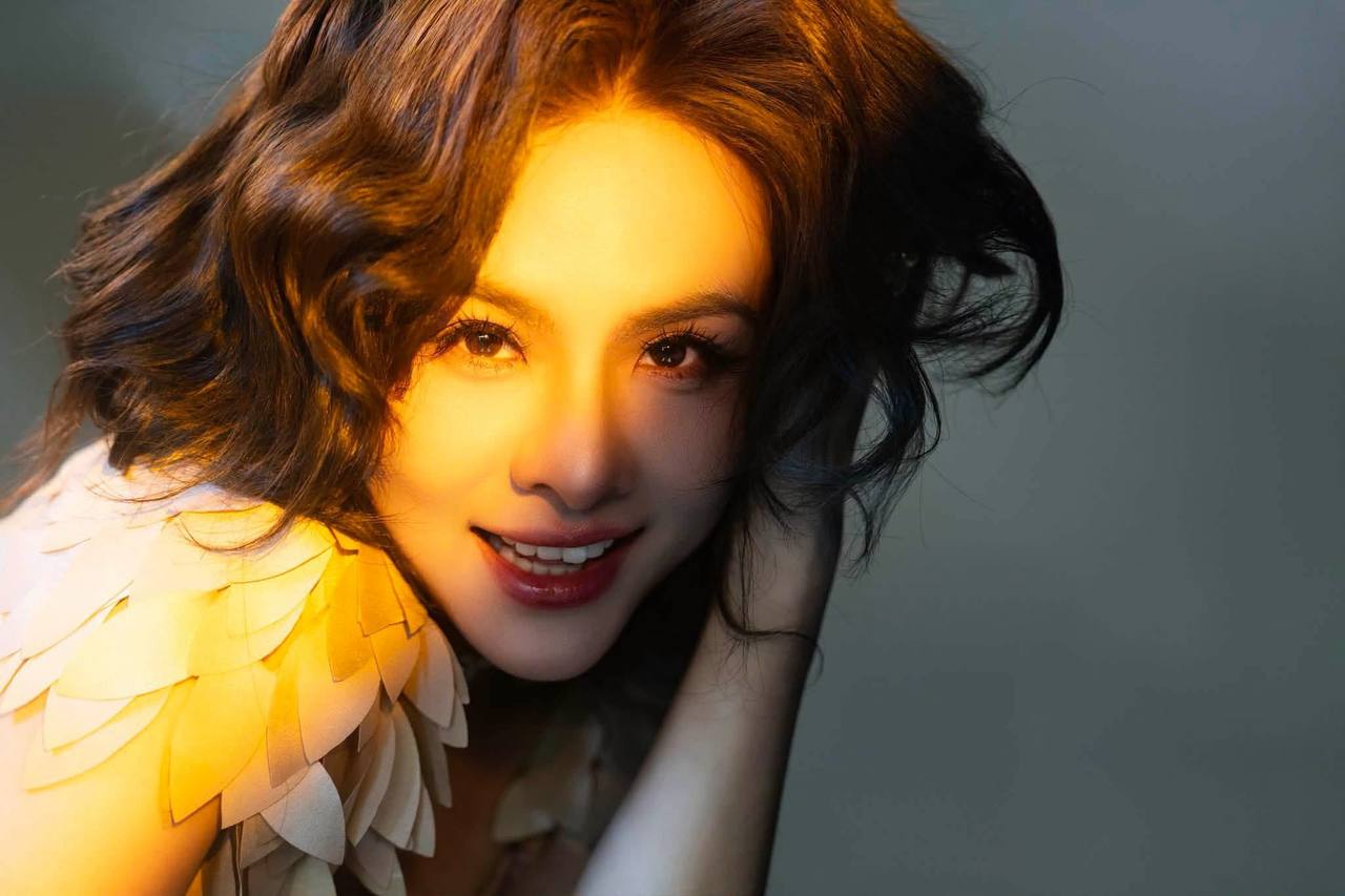 V&acirc;n Trang trở lại showbiz 2026: Mẹ 4 con vẫn xinh đẹp với v&oacute;c d&aacute;ng thon gọn - Ảnh 5.