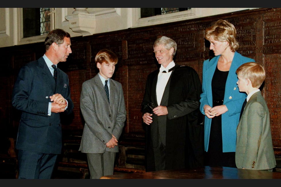 Những h&igrave;nh ảnh hiếm hoi của Th&acirc;n vương William v&agrave; Vương tử Harry thời đi học Eton, 31 năm sau đến lượt Ho&agrave;ng tử George - Ảnh 11.