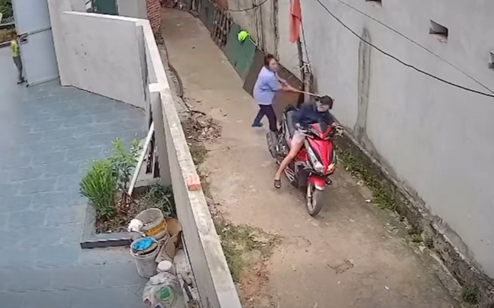 M&acirc;u thuẫn h&agrave;ng x&oacute;m tại Bắc Ninh dẫn đến Vụ đ&aacute;nh nhau nghi&ecirc;m trọng - Ảnh 1.