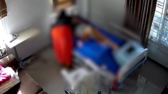Bạo h&agrave;nh người gi&agrave; tại Th&aacute;i Lan: Đau l&ograve;ng c&acirc;u chuyện mẹ 78 tuổi bị ngược đ&atilde;i - Ảnh 1.