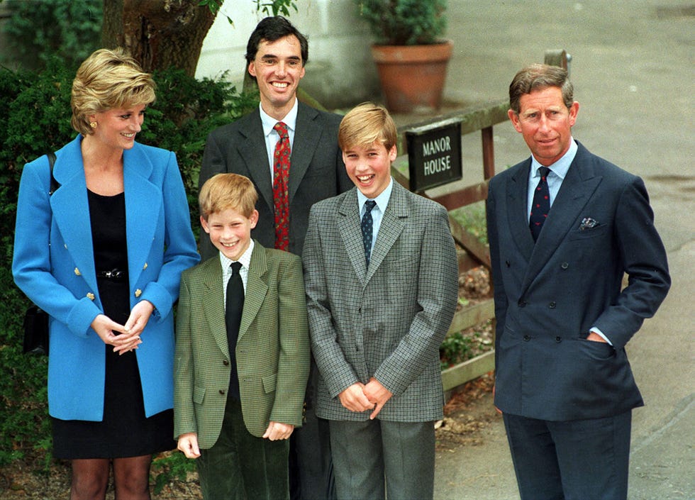 Những h&igrave;nh ảnh hiếm hoi của Th&acirc;n vương William v&agrave; Vương tử Harry thời đi học Eton, 31 năm sau đến lượt Ho&agrave;ng tử George - Ảnh 2.