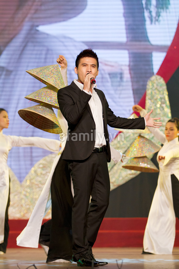 Sao Việt c&ugrave;ng thắp 