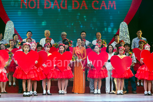 Sao Việt c&ugrave;ng thắp 