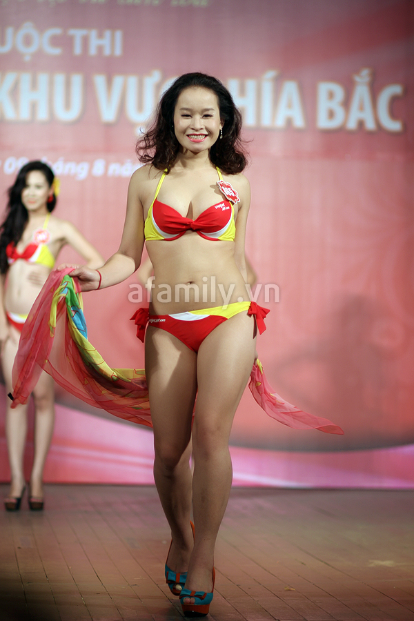 Ngắm người đẹp HHVN n&oacute;ng bỏng c&ugrave;ng biniki