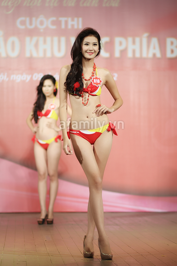 Ngắm người đẹp HHVN n&oacute;ng bỏng c&ugrave;ng biniki