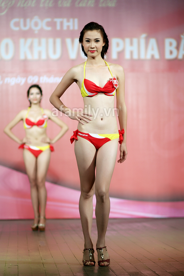 Ngắm người đẹp HHVN n&oacute;ng bỏng c&ugrave;ng biniki