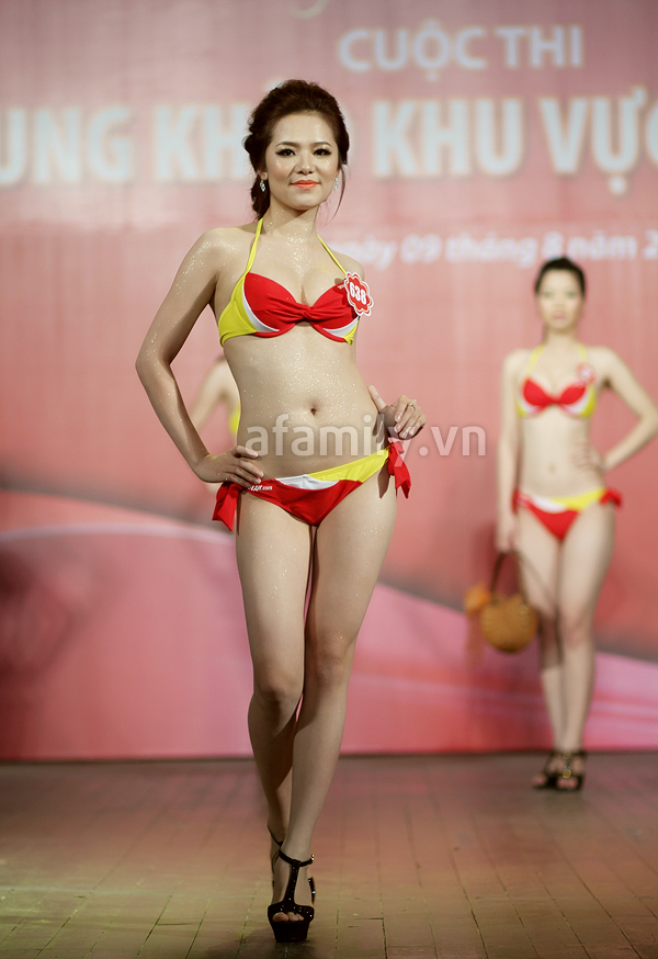 Ngắm người đẹp HHVN n&oacute;ng bỏng c&ugrave;ng biniki