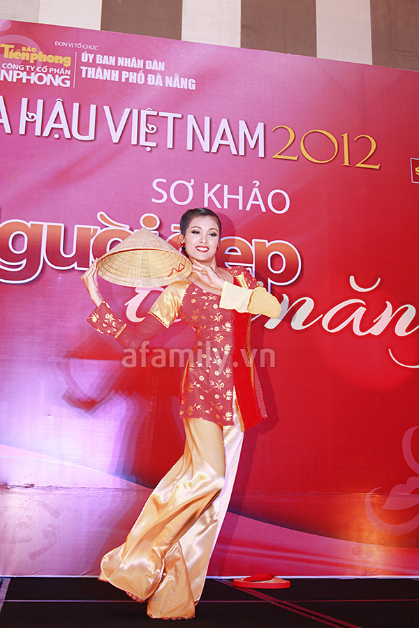 Bất ngờ trước tài năng thí sinh Hoa hậu VN 2012