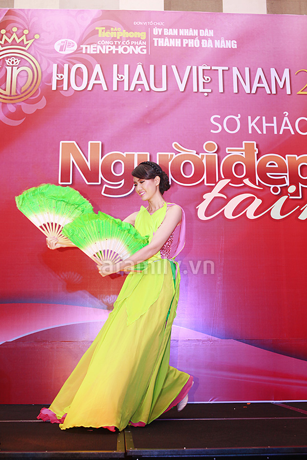 Bất ngờ trước tài năng thí sinh Hoa hậu VN 2012