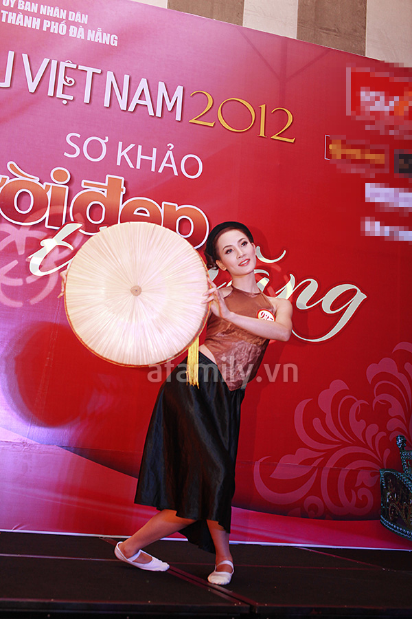 Bất ngờ trước tài năng thí sinh Hoa hậu VN 2012