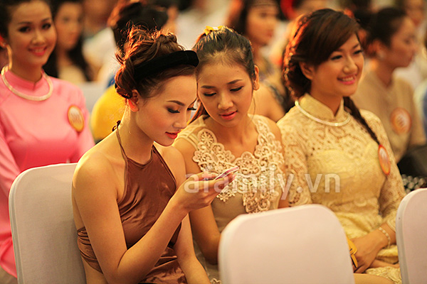 Bất ngờ trước tài năng thí sinh Hoa hậu VN 2012