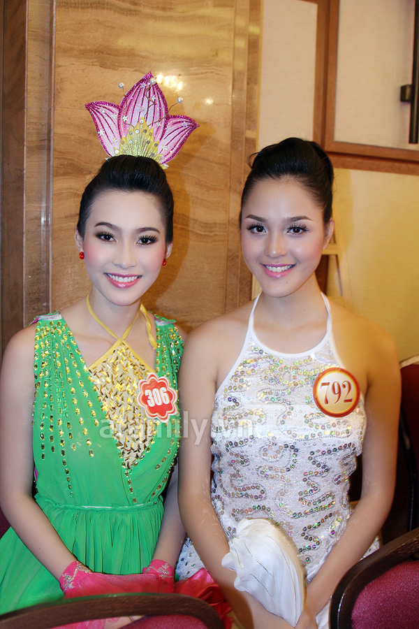 Jennifer Phạm toả s&aacute;ng c&ugrave;ng th&iacute; sinh HHVN