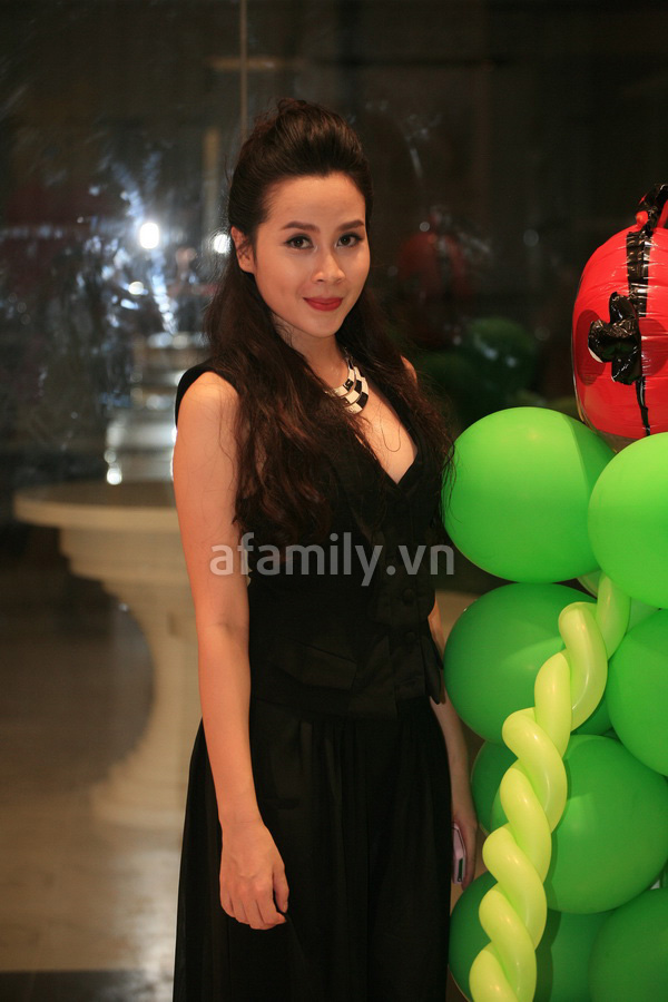 Lưu Hương Giang khoe v&ograve;ng một 