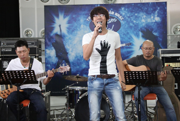 Dàn mỹ nam Vietnam Idol tăng tốc tập luyện