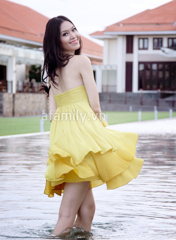 Hoa hậu Thùy Dung khoe dáng hình gợi cảm