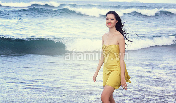 Hoa hậu Thùy Dung khoe dáng hình gợi cảm