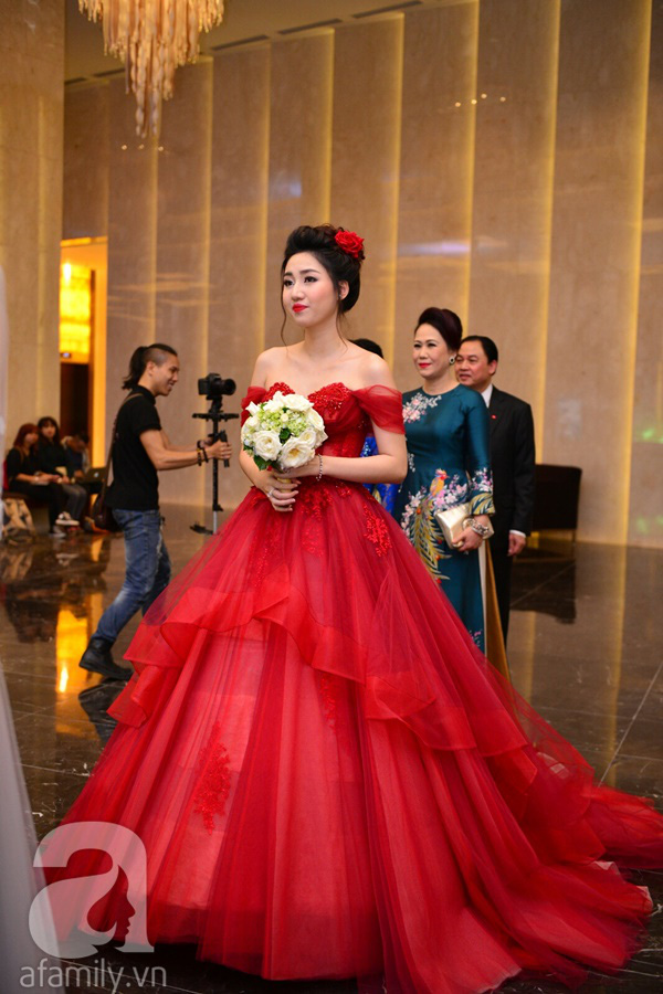 Những thiết kế váy cưới đậm chất cổ tíchcủa sao Việt trong năm 2016 - Ảnh 31.