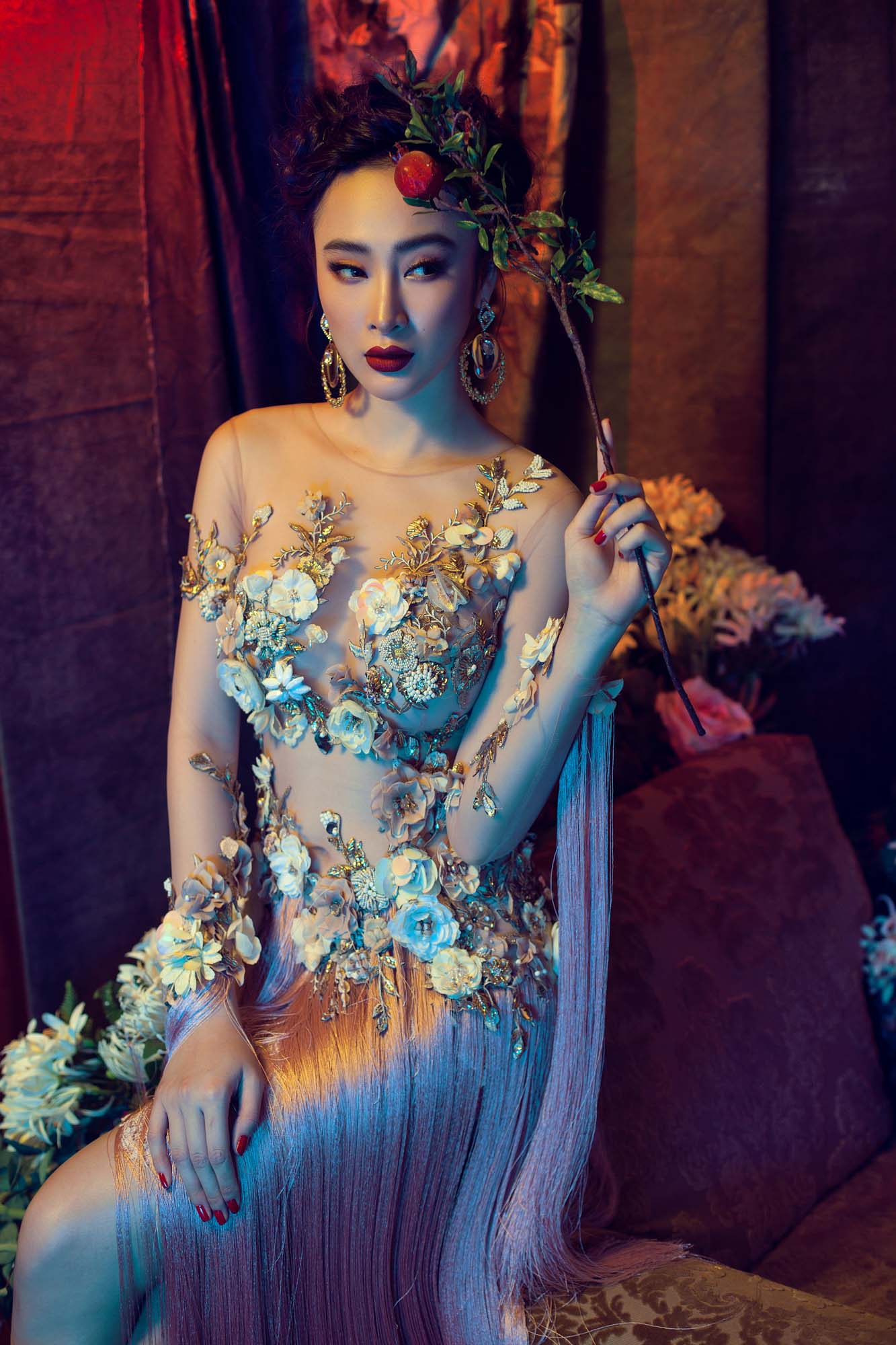 Angela Phương Trinh diện mốt thời trang không nội y khoe chân dài  Báo  Dân trí