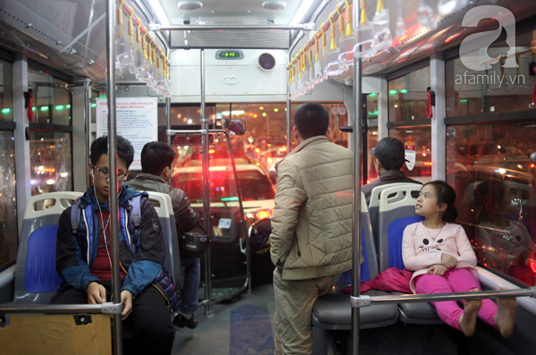 Trải nghiệm 1 chuyến bus BRT: Giờ cao điểm buýt nhanh chạy bằng buýt thường - Ảnh 10.