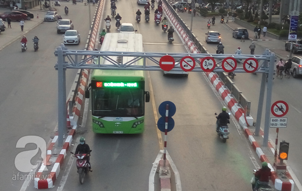 Trải nghiệm 1 chuyến bus BRT: Giờ cao điểm buýt nhanh chạy bằng buýt thường - Ảnh 5.