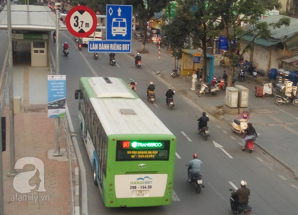 Trải nghiệm 1 chuyến bus BRT: Giờ cao điểm buýt nhanh chạy bằng buýt thường - Ảnh 6.