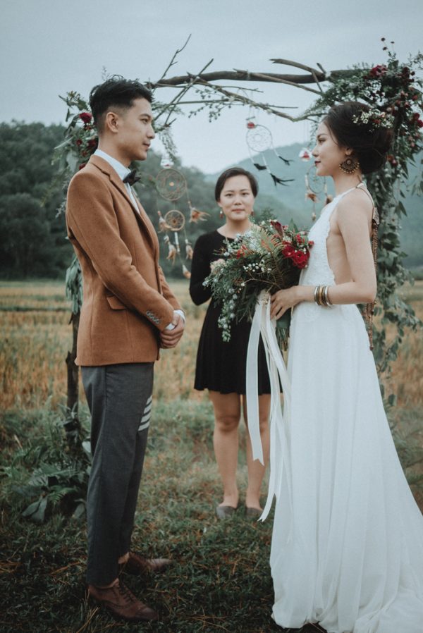 Có gì trong lễ cưới bí mật đẹp thoát tục của cặp đôi Việt được báo Tây ca ngợi hết lời - Ảnh 12.