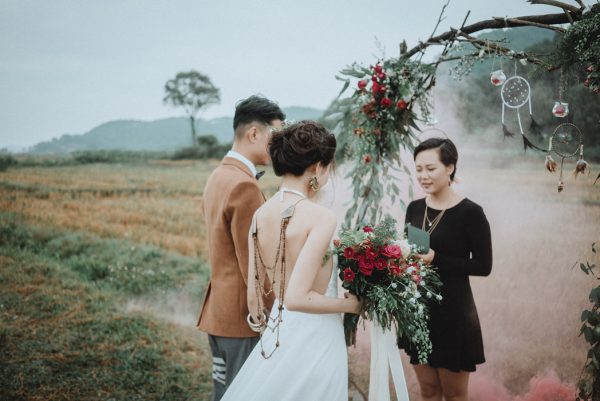 Có gì trong lễ cưới bí mật đẹp thoát tục của cặp đôi Việt được báo Tây ca ngợi hết lời - Ảnh 11.