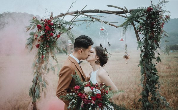 Có gì trong lễ cưới bí mật đẹp thoát tục của cặp đôi Việt được báo Tây ca ngợi hết lời - Ảnh 15.