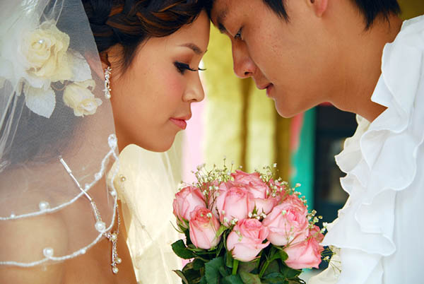 Bí ẩn căn phòng chứa đầy búp bê và hoa tươi của người yêu: (Phần 2) Đám cưới không được có hoa tươi - Ảnh 2.