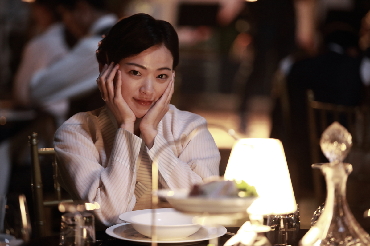 G&aacute;i trẻ m&ecirc; mệt đ&agrave;n &ocirc;ng lớn tuổi đ&acirc;u phải chỉ v&igrave; tiền? - Ảnh 1.