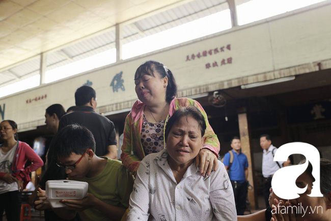 Người thân 6 nạn nhân vụ cháy nhà hẻm ở Sài Gòn: Ba đứa con gái dễ thương, lanh lợi lắm - Ảnh 9.