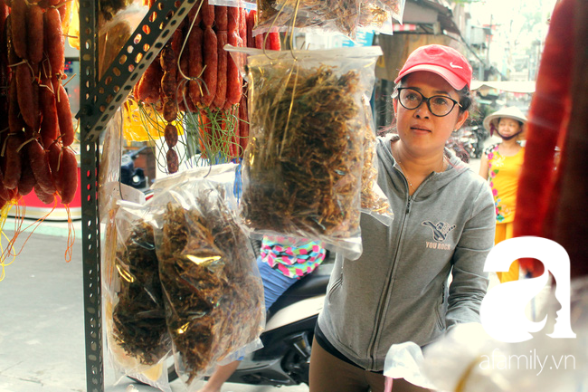 “Vũ nữ chân dài” đặc sản Biển Hồ được săn hàng dự trữ cho Tết ở Sài Gòn - Ảnh 6.