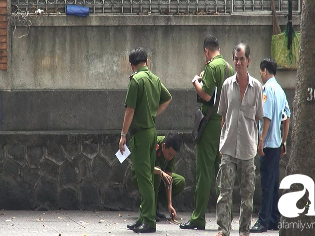 Nam thanh niên cãi vã, đâm bạn gái ở trung tâm Sài Gòn rồi tự sát - Ảnh 2.