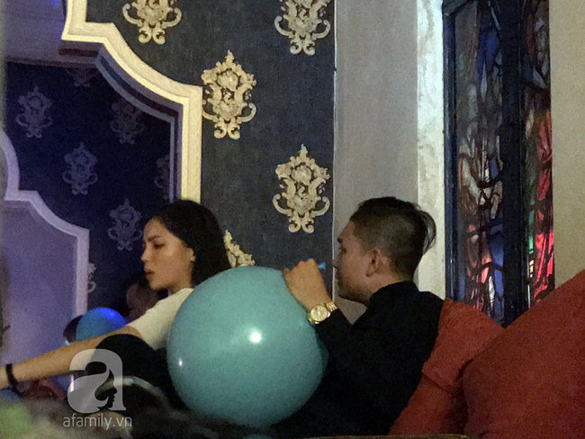 Sau clip thổi b&oacute;ng cười, Hoa hậu Kỳ Duy&ecirc;n lại lộ ảnh h&uacute;t thuốc l&aacute; - Ảnh 3.