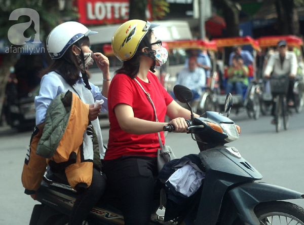 Mùa đông Hà Nội nắng nóng không khác gì hè, nhiệt độ cao hơn 4 độ C so với cùng kỳ 10 năm qua - Ảnh 13. Mùa đông Hà Nội nắng nóng không khác gì hè, nhiệt độ cao hơn 4 độ C so với cùng kỳ 10 năm qua - Ảnh 13.